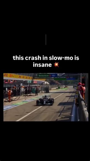 writer anan on Instagram: "日本利用压电瓷砖将脚步转化为电能。这些瓷砖捕捉来自你脚步的动能。当你行走时，你的重量和动作会对瓷砖产生压力。瓷砖会轻微弯曲，从而产生机械应力。瓷砖内部的压电材料将这种应力转化为电能。每一步都会产生少量电荷，而数百万步结合在一起就能产生足够的电力来驱动 LED 灯、数字显示屏和传感器。在像涩谷车站这样繁忙的地方，每天大约有 240 万个脚步为这一系统作出贡献。这些电能可以被储存或立即使用，从而减少对传统电力来源的依赖，并支持可持续的城市基础设施。这种方法将日常运动转化为实用的可再生能源 #日本 #知识 #事实 你知道吗 推荐 科技 创新 历史 技术 实验 热门"