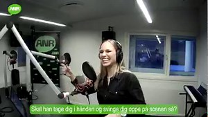 Det var svært at synge en sang for Martin Jensen og grine samtidigt, for humøret var tårnhøjt, da Anders og Matilde havde ham på besøg i studiet i mandags 😂😂😂 | ANR