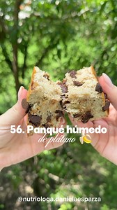 56. Panqué húmedo de plátano 🍌🤤 -Mezcla: 4 plátanos maduros hechos puré con 2 cdas de yogurt griego, 3 huevos, canela en polvo, vainilla, 2 sobres de endulzante sin calorías (opcional) y 2 cdas de mantequilla de almendras -Incorpora 1 tza de avena molida, 1/2 cdita de polvo para hornear y chispas de chocolate sin azúcar -Lleva a un molde para Panqué previamente engrasado y agrega más chispas de topping -Cocina a 150 grados centígrados por 20 minutos -Refrigera para mejor textura ¡Disfruta! ✨Id