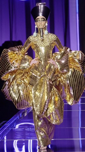 Christian Dior Spring 2004 Haute Couture Runway Show