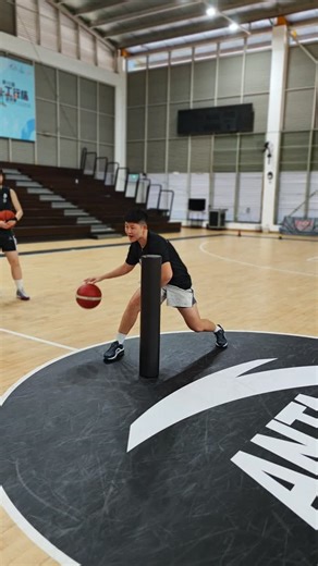 1.2K views | Day 2 — Coach JJ with the Hong Kong team  Focused skills training, high intensity, real progress  #CoachJJ #HongKongTeam #Day2Training #SkillsTraining #InternationalBasketball PlayerDevelopment TrainHard GlobalHoops 第二天 —— JJ 教练与香港队训练  专注技术训练，高强度投入，看得见的进步  | A1titude Basketball Academy | Facebook
