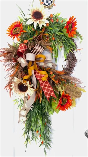 14 reactions | Fall wreath design. SOLD #firstfruitsdesignsbylois | First Fruits Designs | Facebook