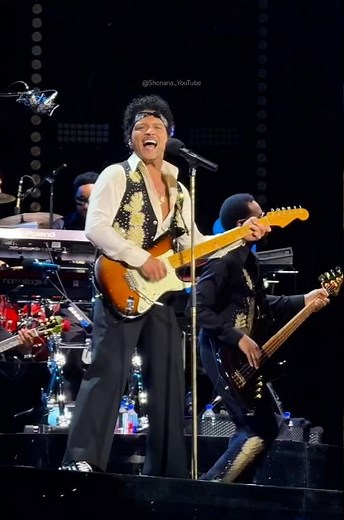 Bruno Mars performs “Marry You” in Toronto, Canada on May 27, 2026