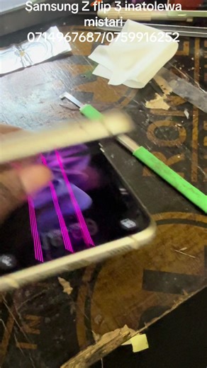 Samsung z flip 3 kioo kinatolewa mistari Simu ni kioo! 0714967687/0759916252