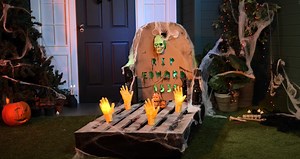 87K views · 227 reactions | DIY Halloween Decorations You’ll Love! | 5-Minute Crafts Play | Facebook