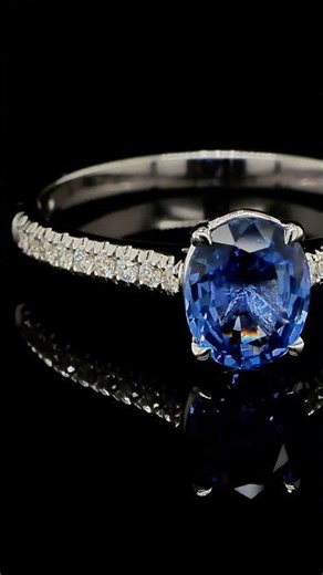 Oval sapphire engagement ring in 18k white gold - Orogem Jewelers