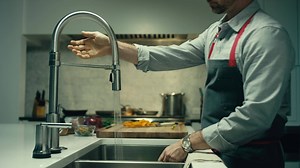 See how the Trinsic Pro helps Chef Shawn Cirkiel turn ingredients into inspired dishes. | Delta Faucet Canada