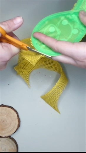 SO EASY! 🐝 DIY Rustic Bee Decor You’ll Love (Farmhouse Style)