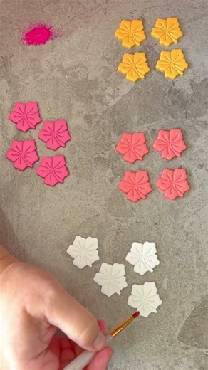 Heavenly Hibiscus #earrings #paradise #sculpey #flowers #tropical #polymerclay