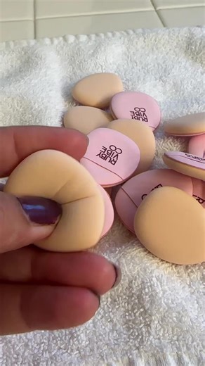 Ruby Vibe Co SilkAir Mini Puffs 20 Pack@Ruby Vibe Co #minipuffs #latexfree #powderpuff #formakeup #puff