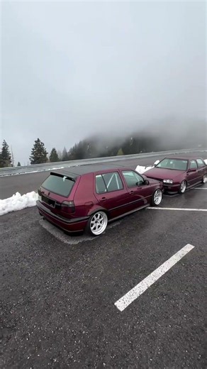 What a wonderful pair of MK3 Golfs!