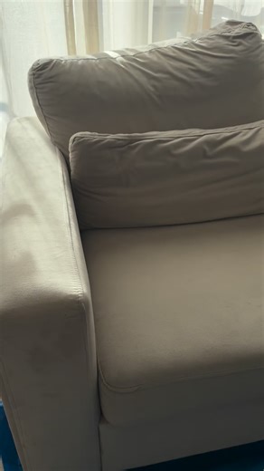 FrisseStartSchoonmaakServices | ✨ Van dof naar fris & strak! Deze lichte bank heeft weer die clean look terug na een diepe textielreiniging. 🛋️💨 Vlekken, geurtjes en... | Instagram