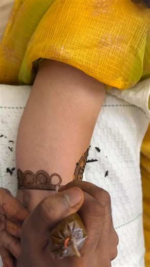 Kp Mehandi Art ( Kamal Prajapati) on Instagram: "How to make full back hand mehndi design 🍃 . . . #henna #hennaart #hennaartist #hennalove #art #artist #mehndi #mehndiartist #mehndiart #mehndilove #explorepage #explore #viral #viralreels #reels #reel #trendingreels #trendingaudio #instagood #fyp #reelitfeelit #reelkarofeelkaro #igreach #instadaily #instagram #kpmehandiart"