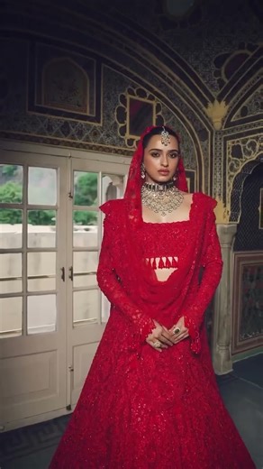 💖 The Timeless Red Bridal Look! 💖 #redlehenga #rajshrifashions #lehanga bridal #sowcarpet