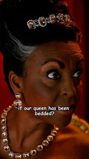 The queen is as lonely as a widow.She spent her entire life alone, clinging to her youthful love🥹🥹