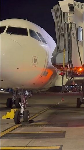 CLX's Fully Autonomous Passenger Boarding Bridge #aviation #airport #engineering