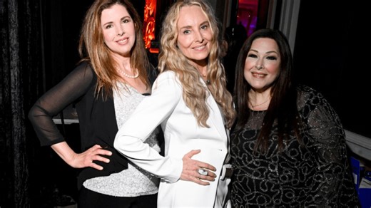 Iconic 90s country band unrecognisable as they reunite for first gig in 36 years