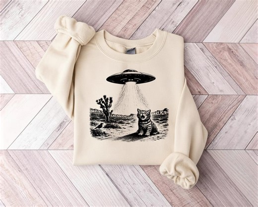 Comfort Colors UFO Cowboy Cat Shirt, Retro Alien Cat T-shirt, Western Desert Cat Graphic Tee, Vintage Sci-fi Cat Shirt - Etsy