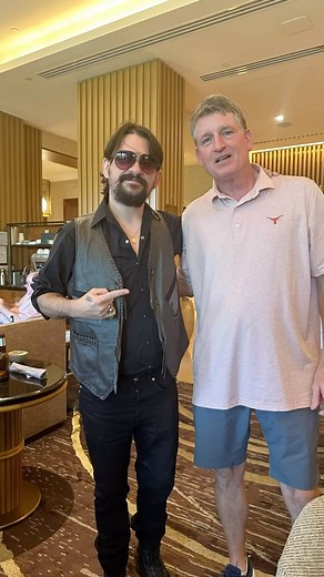 Met the son of the legend Waylon Jennings, Shooter Jennings, he could not have been nicer, thanks for taking the time for a fan……#shooter Jennings | Phil Jones