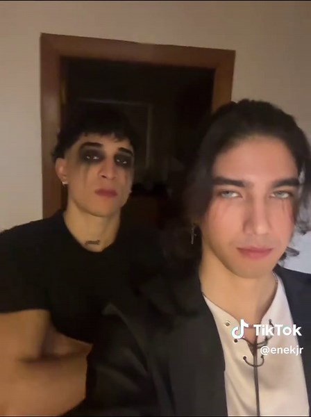 Cosplay Con: Eren Jaeger & Batman Showcase