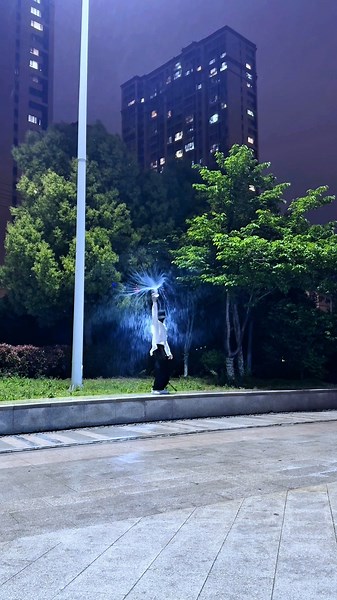 This Water Splash Transition is Next Level! 🌊✨​ #WaterChallenge #DanceTrend #SlowMo