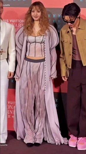 Jhope step on lisa expensive dress