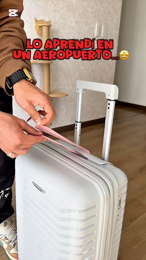1.5M views · 3.5K reactions | Trucazo viajero… de esta forma identificaras más fácil tu maleta 朗. #tips #hacks #viajes #fypシ゚ #home #travel | Alejo tips Home | Facebook