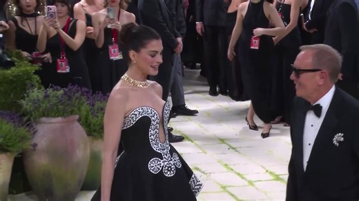 Los outfits de todas las estrellas en la alfombra roja de la MET GALA: Bad Bunny, Anne Hathaway, Madonna