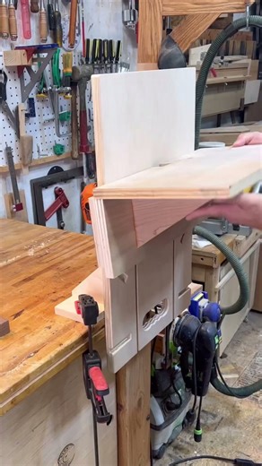 Making a quick and easy horizontal router table #diy #woodworking #tools