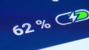 clip-1022111266-hd---fast-charging-battery-level-close-up