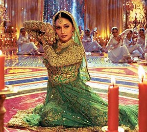 करोड़ों की कॉस्ट्यूम पहनते हैं हीरो-हीरोइन, फिर क्या होता है उन ड्रेस का?