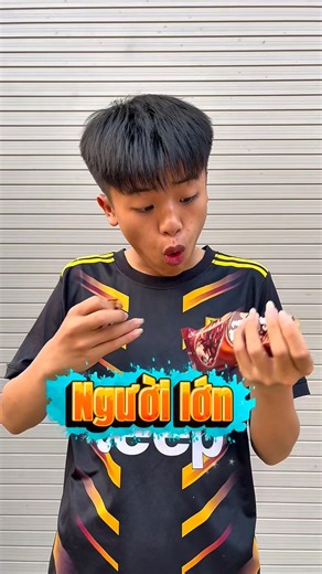 Sự khác biệt giữa người lớn và trẻ em khi ăn kem🍦🤪