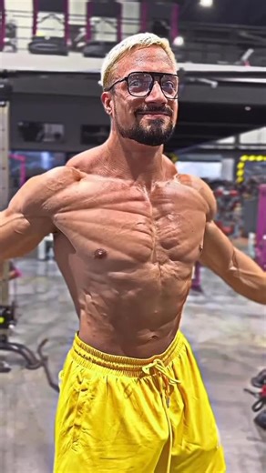 Hrithik Yadav on Instagram: "Joesthetics Chest & Triceps Workout ⬇️ Chest 1-Flat bench press(4sets 8-10 reps) 2-Dumbbell flys(5sets 15-20 reps) 3-Incline dumbbell press(3sets 8-12 reps) 4-Pec deck(3sets 12-15reps) Triceps 1-Close grip bench press(3-4sets 8-12 reps) 2-Overhead dumbbell extension(3sets 8-12reps) 3-Triceps push down(3sets 15-20 reps) #joesthetics #chestandtriceps #chestday #tricepsworkout #pushday #workoutreel #gymmotivation #fitnessmotivation #chestpump #gymreels #trendingreels #l