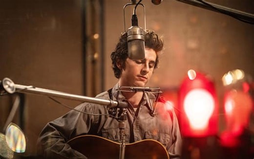 A Complete Unknown, tutto sul film in cui Timothée Chalamet si trasforma in Bob Dylan