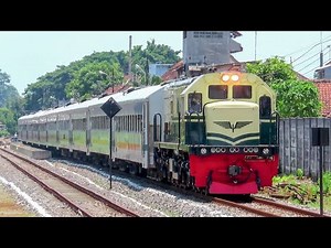 PENAMPAKAN LOKOMOTIF GAGAH ERA PJKA LIVERY VINTAGE MENARIK KERETA API JARAK JAUH KA MATARMAJA