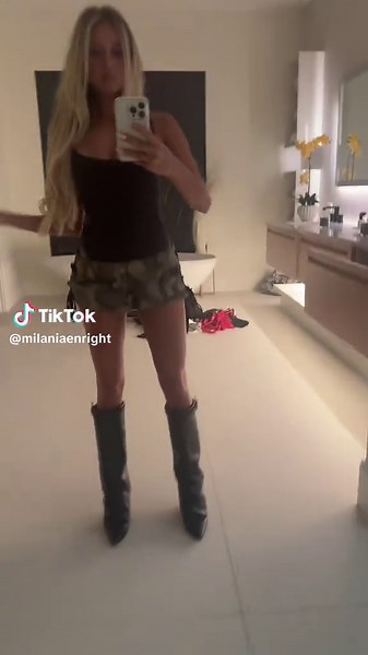 milania (@milaniaenright)’s video of Mini Black Skirt