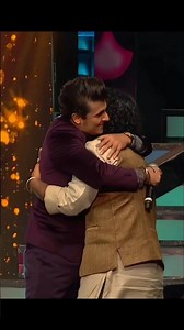 Pure Humility 🥺 When Arijit Singh Touching Feet ❤️ Respect Level 100 #arijitsingh #shorts #sadsong