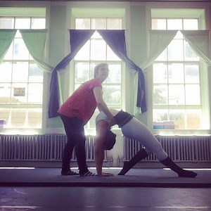 Starting to help @snebelovski put together an act! First thing she's going to work on is gaining endurance in this sequence, which will be the beginning of her act! Great work today, Sharde! 💛👏 #trainingwithcatiebrier #notyoga #contortionist | Catie Brier - Contortion & Flexibility Instructor