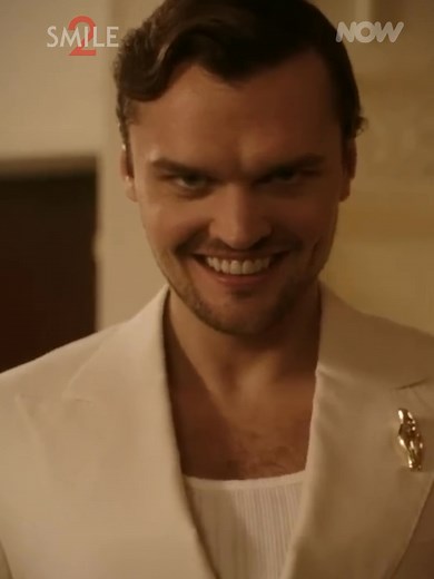 Uma Performance Brilhante de Ray Nicholson em Smile 2