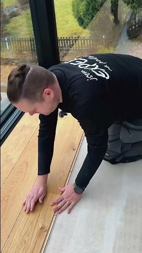 Pokládka dřevěné podlahy: jen za 12 sekund!