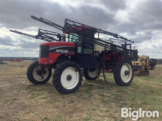 2010 Apache AS1010 Self-Propelled Sprayer | Agriculture