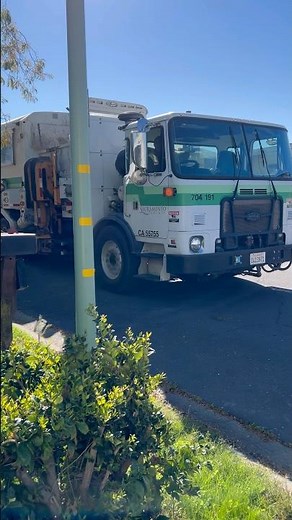 Halloween Trash Collection #garbagetruck #truck #music