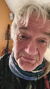 I år har vi lavet en julegave til jer alle. Du kan pakke gaven ud via dette link 🫶⭐🎻 https://youtu.be/dtupV_24gDs Premiere d 26 december kl 10:00 - God fornøjelse Fra alle os til alle jer. Rigtig glædelig jul ⭐🎄 | Lars Lilholt Band