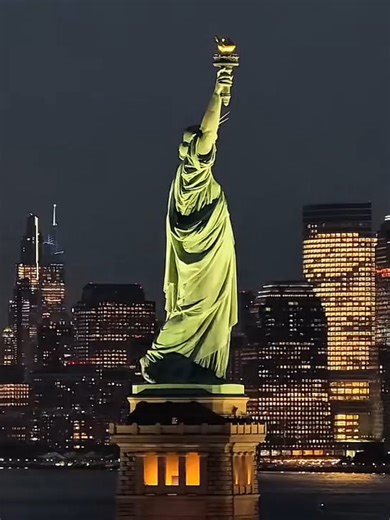 “Snowy vibes ❄️ — YES or NO? 👇” 12. “Winter lovers here? ❤️❄️ Comment!” 13. “This view deserves a comment ❄️👇” Manhattan Time Square🌨 Sonwfall 🌨🎄 New York 🗽 ‎United States Of America #unitedstates🇺🇸 #fypnya #timesquarenewyork ‎#unitedstatesofamerica ‎ #searchinsightview2025