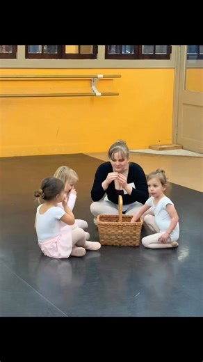 Our Leap ‘N Learn program for ages 3-7 uses so much creativity and a play-based dance curriculum to keep classes fun and interactive! We can be animals, going on a picnic, having a flower parade, walking in the jungle, and so much more! Using these methods in young dance classes keeps students engaged while learning important dance basics. We’d love to have you join us for classes! #dancegallerysd #leapnlearn | Dance Gallery of South Dakota