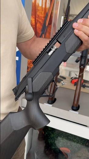 Nouvelle carabine linéaire Beretta BRX1 crosse carbone Raven présentée au Game Fair 2024