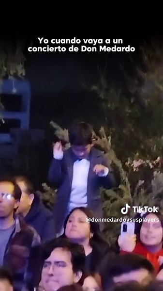 Tenemos a los mejores fans del mundo !! Este niño estuvo en nuestro concierto de Riobamba, alguien lo conoce ?? Háganlo viral. Tenemos un regalo especial para el ❤️ #DaleMedardo #SonidOriginal #Desde1967 #donmedardoysusplayers #donmedardo #mauricioluzuriaga #riobamba #peru #colombia #argentina #cumbia