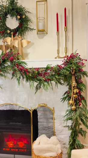 Started decorating my fireplace this is how it looks so far.. #mantel #manteldecor #fireplaceseason #Christmas #christmasdecor #holidayseason #noel @topfans | B’décor