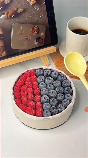 Blueberry Raspberry Crispy King is here! #cake #dessert #blueberry #raspberry