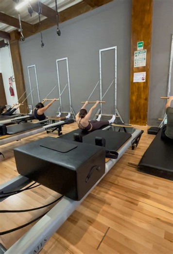 Clase de Torre en pilates. Trabajando movilidad de columna y flexibilidad. #Pilates #pilates #pilatesworkout #pilatestower #pilatestowerworkout #pilateslovers #pilatesmat #pilatesstrong #flexibility #mobility